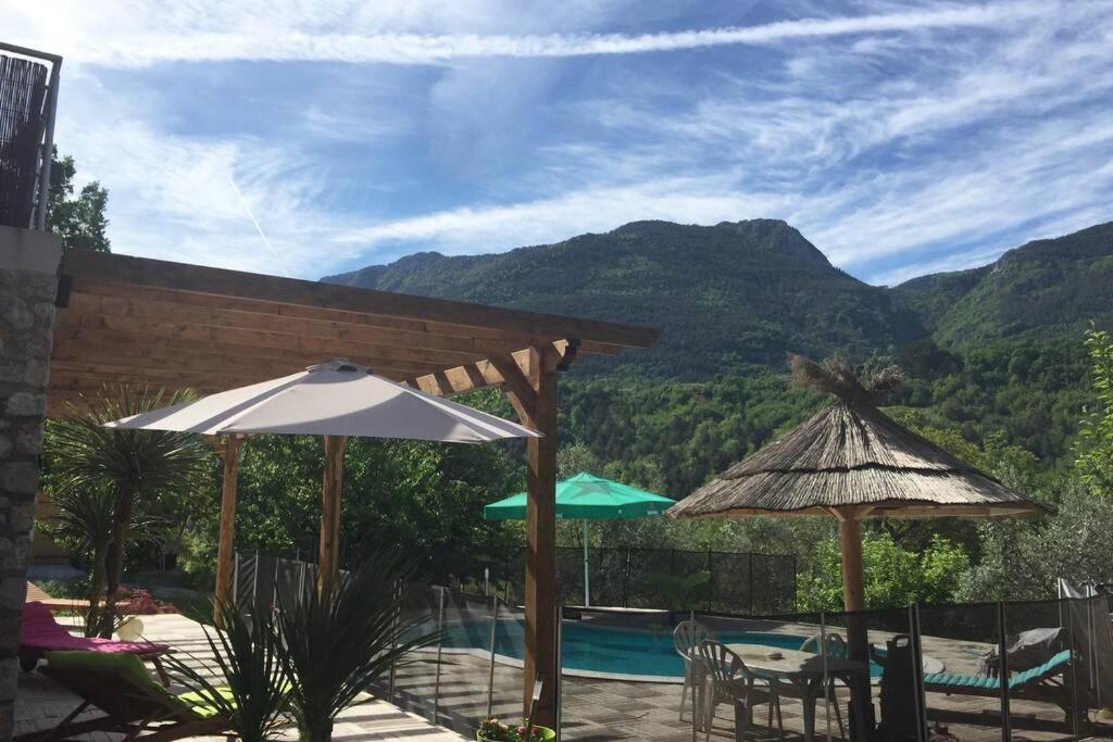 2P Au Coeur Des Montagnes Avec Piscine Chauffee Apartment Puget-Théniers Екстериор снимка
