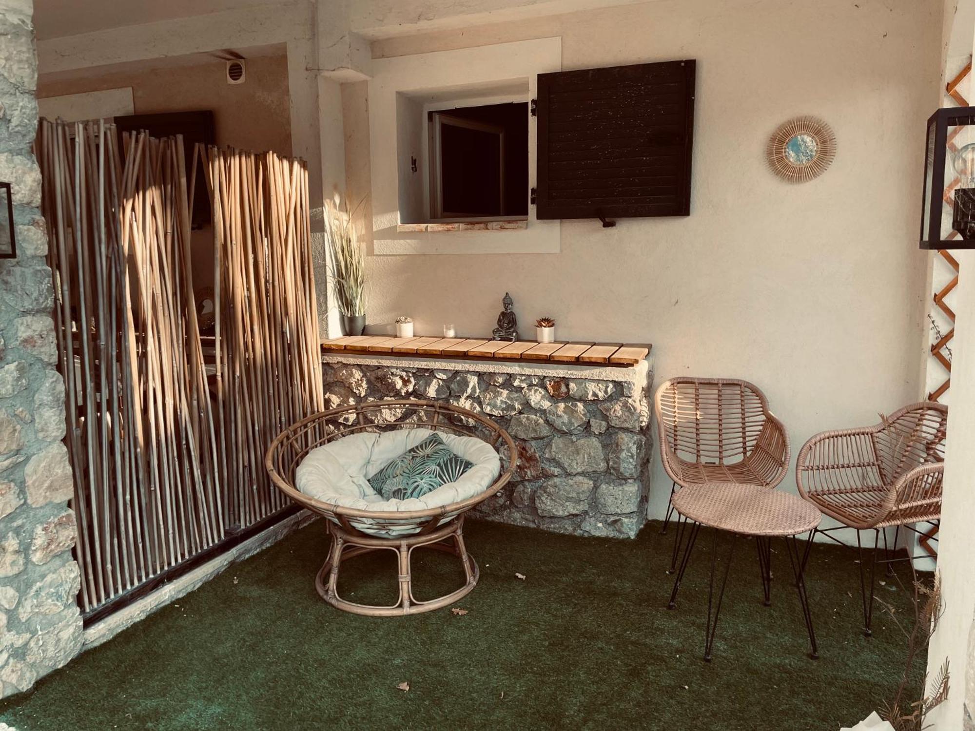 2P Au Coeur Des Montagnes Avec Piscine Chauffee Apartment Puget-Théniers Екстериор снимка